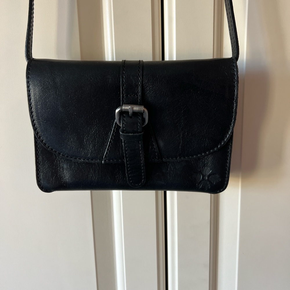 Classic Black Leather Crossbody Bag - Unbranded